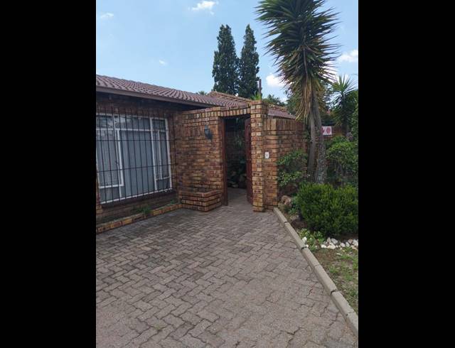 3 BEDROOM TOWNHOUSE FOR SALE IN NORKEM PARK